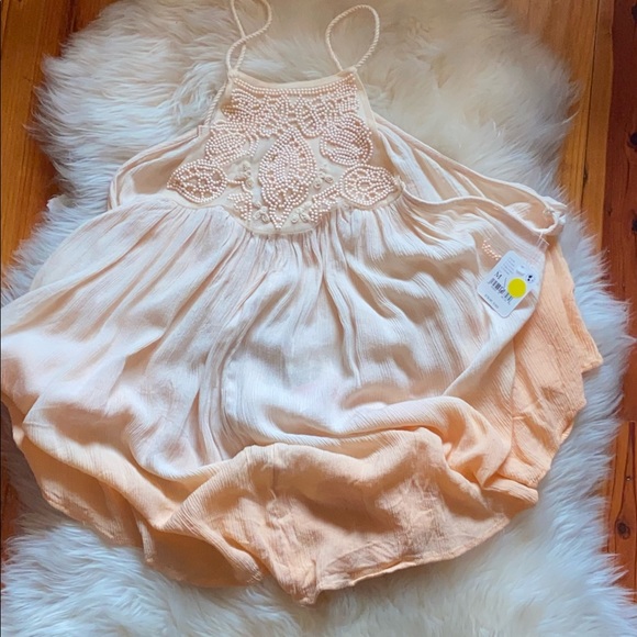 Free People Tops - Free People Rare Ombré Top with beaded front & tassel tie in the back ❤️Amazing